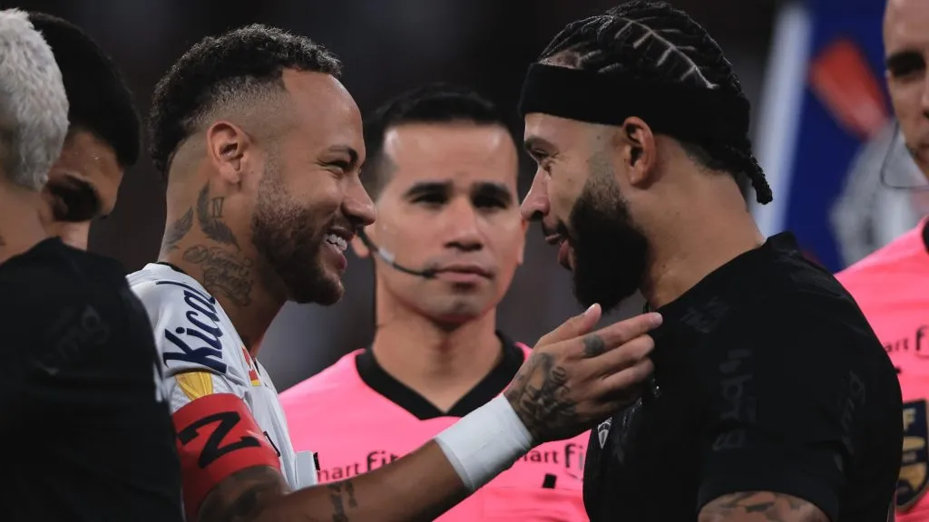 Memphis Depay esteve junto com Neymar - Foto: Ettore Chiereguini/AGIF.