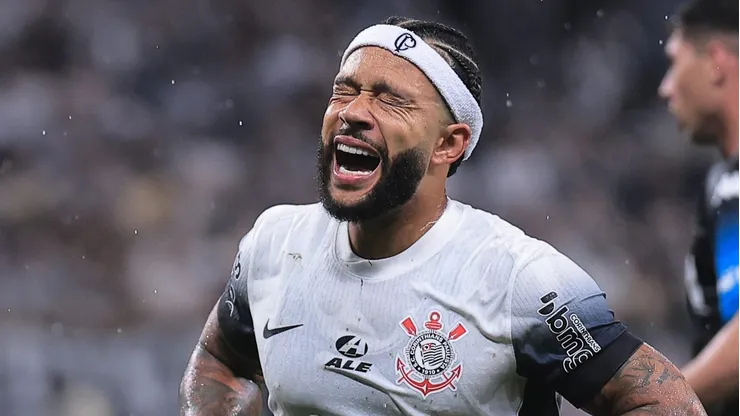 Memphis Depay é o centro das atenções no Corinthians.