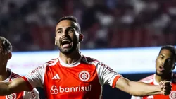 Thiago Maia comemorando gol com a camisa do Interncional.