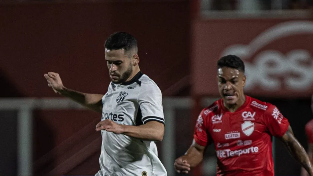 Foto: Isabela Azine/AGIF – Patrick de Lucca em ação com a camisa do Ceará no Brasileirão de 2024.
