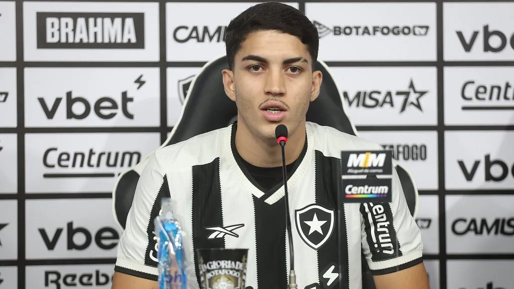 Jair, novo zagueiro do Botafogo