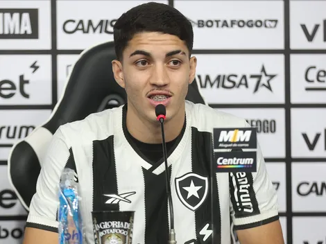 Jair causa polêmica em coletiva no Botafogo e cita Santos