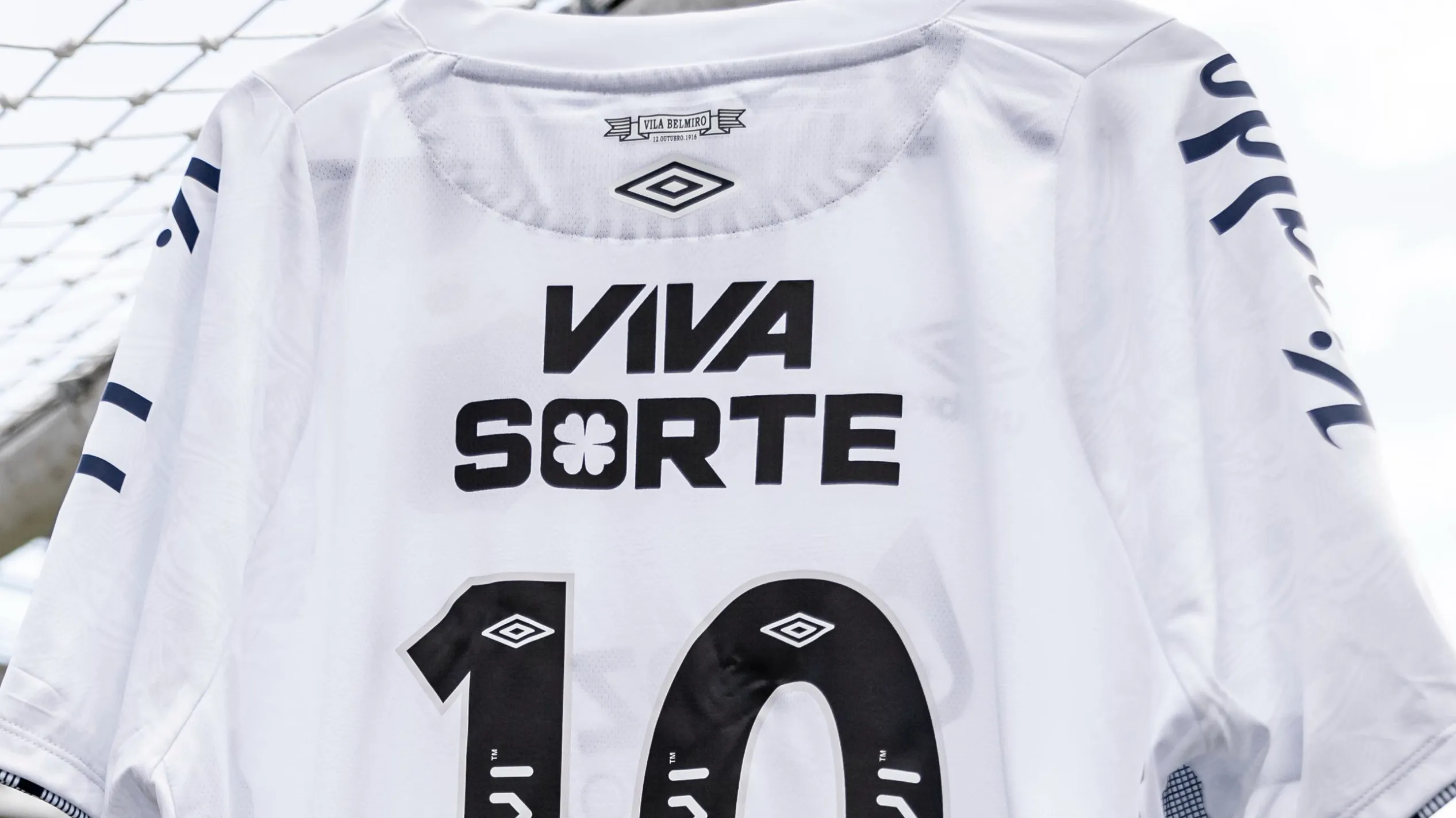 Viva Sorte já tem espaço no uniforme, mas quer a parte frontal da camisa do Santos – Foto: Divulgação/Santos FC