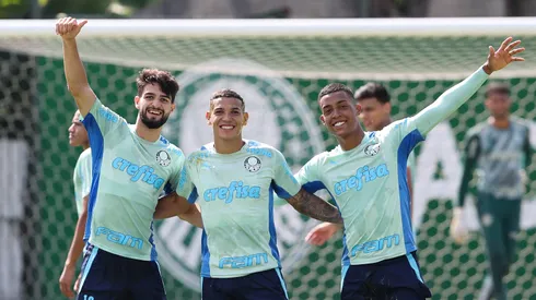 Naves (do meio) é um dos atletas que o Palmeiras propõe oferecer ao Bragantino por Lucas Evangelista