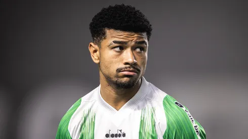 Lucas Ronier, jogador do Coritiba, durante partida contra o Santos no estádio Vila Belmiro pelo Campeonato Brasileiro Série B