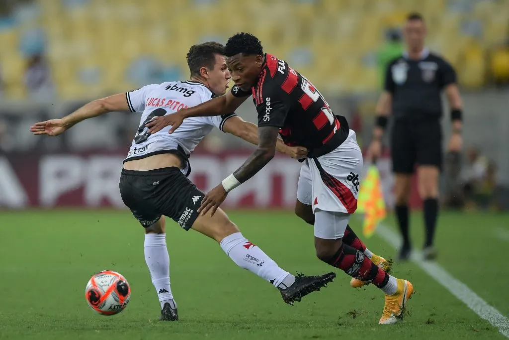 O clássico Flamengo x Vasco vem trazendo polêmicas antes de jogo no sábado (01/03). Foto: Thiago Ribeiro/AGIF