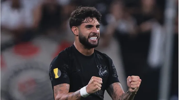 Yuri Alberto comemorando gol durante partida entre Corinthians e Santos, na Neo Química Arena, pelo Campeonato Paulista.