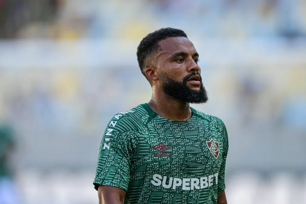 RJ – RIO DE JANEIRO – 16/02/2025 – CARIOCA 2025, FLUMINENSE X NOVA IGUACU – Samuel Xavier jogador do Fluminense durante aquecimento antes da partida contra o Nova Iguacu no estadio Maracana pelo campeonato Carioca 2025. Foto: Thiago Ribeiro/AGIF