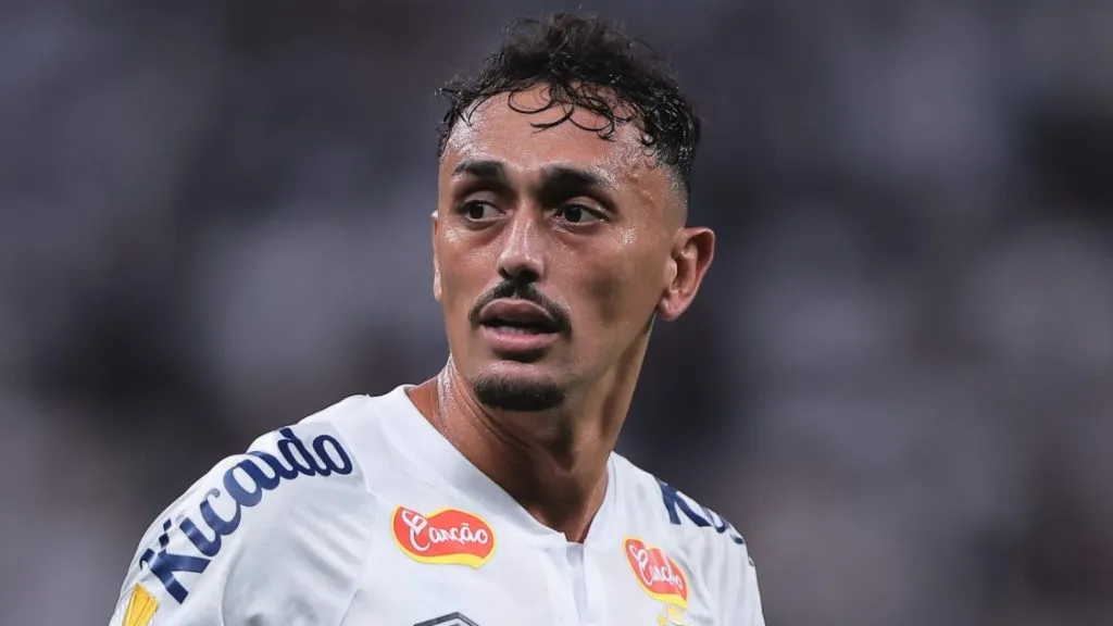 Diego Pituca tem contrato no Santos até o fim de 2027 – Foto: Ettore Chiereguini/AGIF