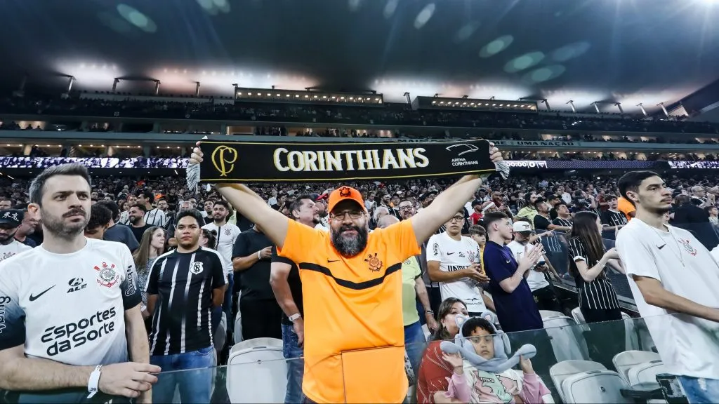 Torcida do Corinthians lotando a Neo Química Arena.