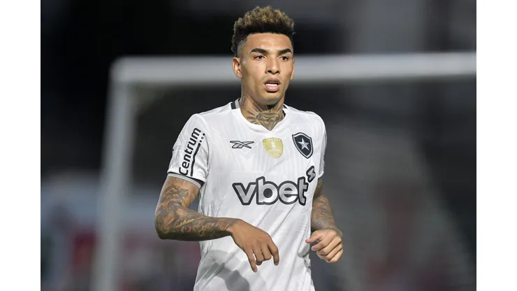 Igor Jesus jogador do Botafogo durante partida contra o Vasco no estádio São Januário pelo campeonato Carioca 2025. Foto: Thiago Ribeiro/AGIF