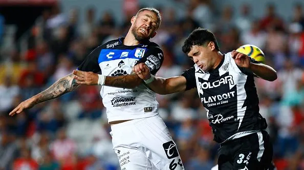 Miguel Barbieri durante partida. Foto: Leopoldo Smith/Getty Images