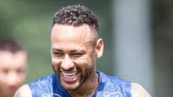 Neymar em treino no CT Rei Pelé