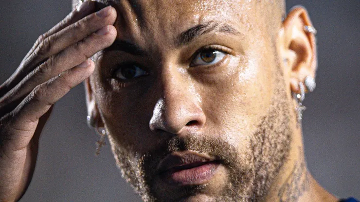 Santos assinou contrato curto com Neymar.