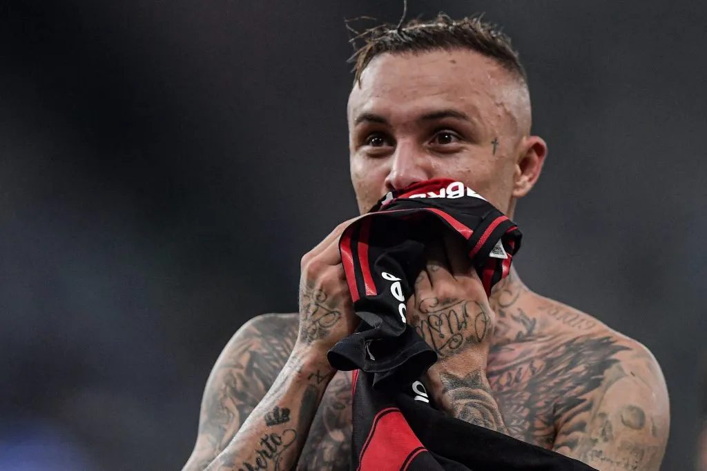 RJ – RIO DE JANEIRO – 15/02/2025 – CARIOCA 2025, FLAMENGO X VASCO – Everton Cebolinha jogador do Flamengo comemora seu gol durante partida contra o Vasco no estadio Maracana pelo campeonato Carioca 2025. Foto: Thiago Ribeiro/AGIF