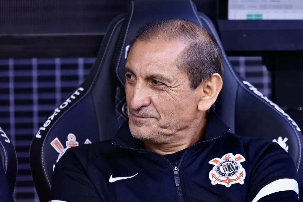 Ramón Diaz técnico do Corinthians durante partida contra o Vasco no estádio Arena Corinthians pelo campeonato Brasileiro A 2024. Foto: Marcello Zambrana/AGIF