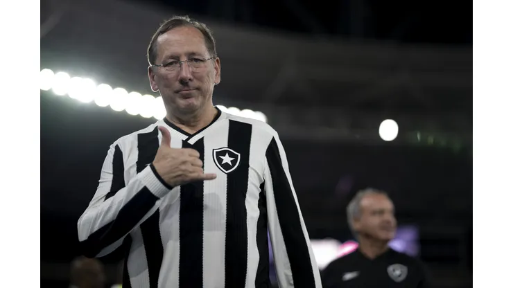 Textor foi mais rápido que a diretoria do Grêmio.