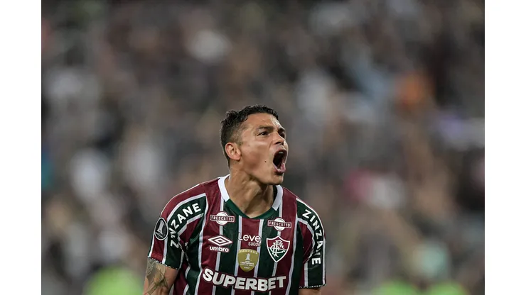 Thiago Silva jogador do Fluminense comemora vitória ao final da partida contra o Grêmio no estádio Maracanã pelo campeonato Copa Libertadores 2024. Foto: Thiago Ribeiro/AGIF