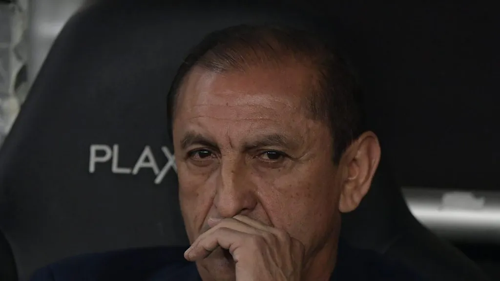 Foto: Thiago Ribeiro/AGIF – Ramón Díaz, treinador do Timão, busca classificação pelo sonho do título continental.