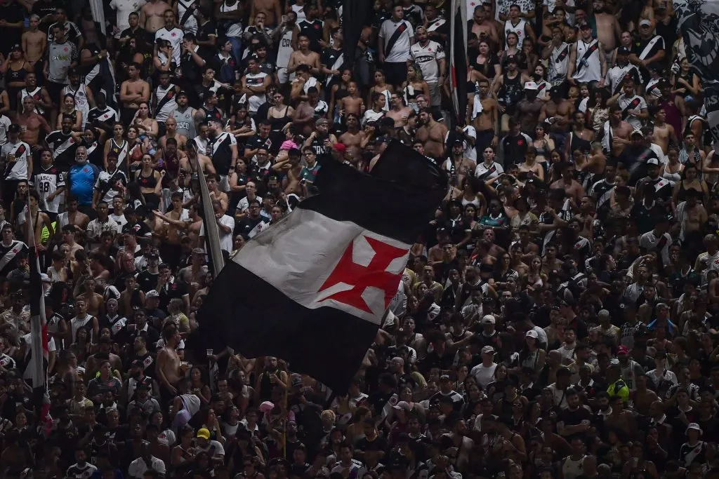 Torcida do Vasco será mandante no Nilton Santos – Foto: Thiago Ribeiro/AGIF