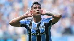 RS - PORTO ALEGRE - 01/12/2024 - BRASILEIRO A 2024, GREMIO X SAO PAULO - Cristaldo jogador do Gremio comemora seu gol durante partida contra o Sao Paulo no estadio Arena do Gremio pelo campeonato Brasileiro A 2024. Foto: Maxi Franzoi/AGIF