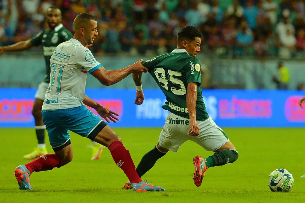 Vitor Hugo pode assinar com o Galo – Foto: Walmir Cirne/AGIF