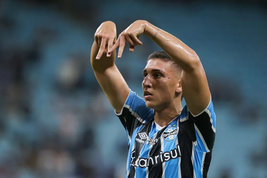 RS – PORTO ALEGRE – 26/01/2025 – GAUCHO 2025, GREMIO X CAXIAS – Monsalve jogador do Gremio comemora seu gol durante partida contra o Caxias no estadio Arena do Gremio pelo campeonato Gaucho 2025. Foto: Maxi Franzoi/AGIF