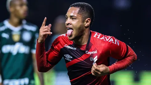 Vitor Roque próximo de ser anunciado no Palmeiras - Foto: Alexandre Schneider/Getty Images