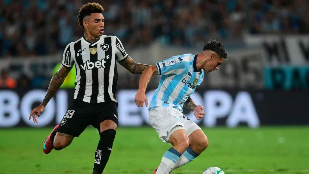 Botafogo entra em campo contra o Racing em situação delicada