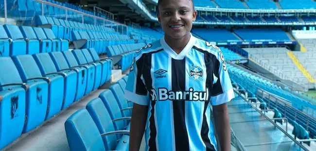 Dani Barão, joia das Gurias Gremistas durante pós-treino na Arena do Grêmio Foto: Lucas Uebel / Grêmio FBPA