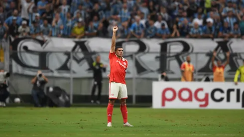 Taison tem contrato com o PAOK da Grécia até julho e tem interesse em voltar para o Internacional.