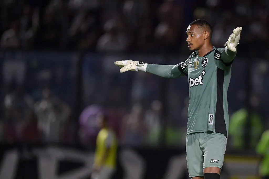 RJ – RIO DE JANEIRO – 23/02/2025 – CARIOCA 2025, VASCO X BOTAFOGO – John goleiro do Botafogo durante partida contra o Vasco no estadio Sao Januario pelo campeonato Carioca 2025. Foto: Thiago Ribeiro/AGIF