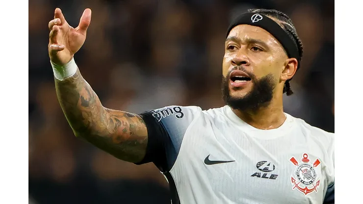 Memphis Depay jogador do Corinthians lamenta durante partida contra o Bahia no estadio Arena Corinthians pelo campeonato Brasileiro A 2024.