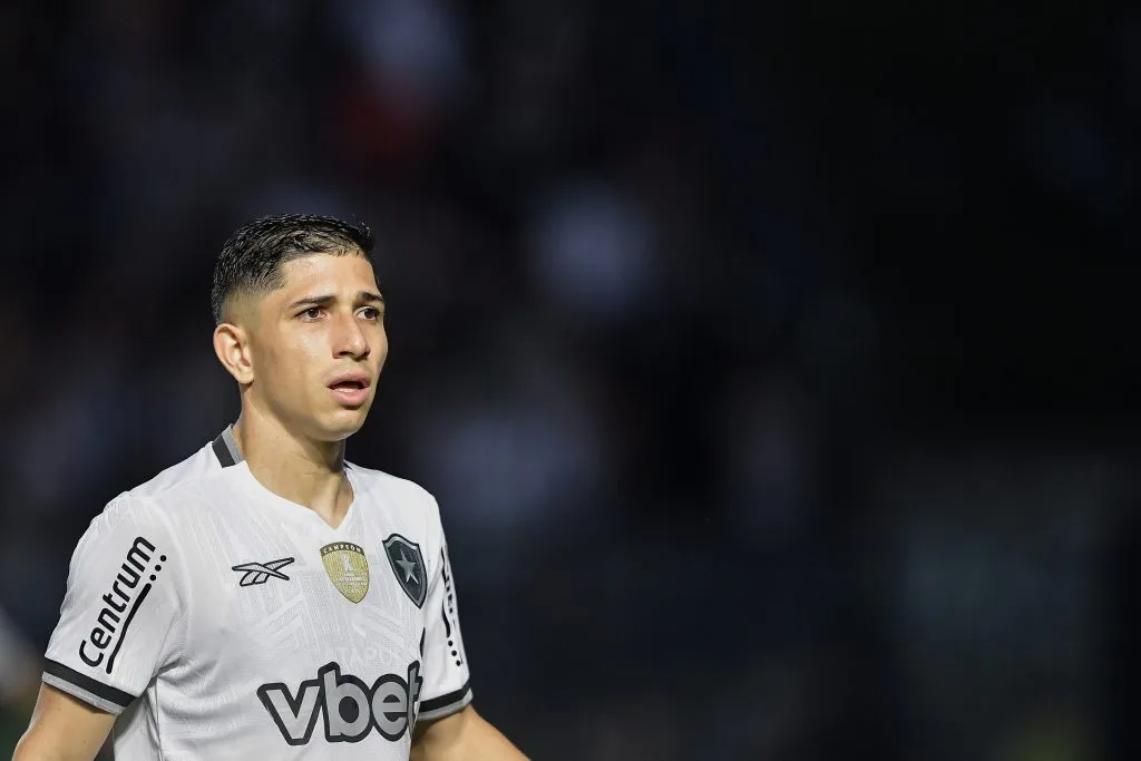 RJ – RIO DE JANEIRO – 23/02/2025 – CARIOCA 2025, VASCO X BOTAFOGO – Savarino jogador do Botafogo durante partida contra o Vasco no estadio Sao Januario pelo campeonato Carioca 2025. Foto: Thiago Ribeiro/AGIF