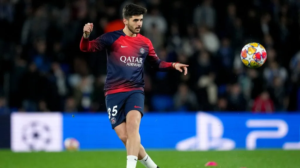 Lucas Beraldo é cria de Cotia e joga atualmente no PSG