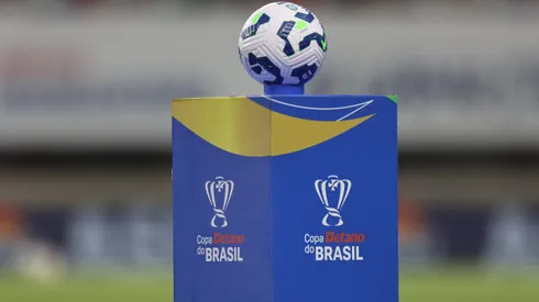 A bola do jogo vista antes da partida entre Águia de Marabá e Fluminense no estádio Mangueirão pelo campeonato Copa Do Brasil 2025. Foto: Fernando Torres/AGIF