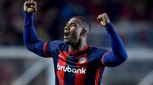 Jhohan Romana não está mais próximo do Grêmio.