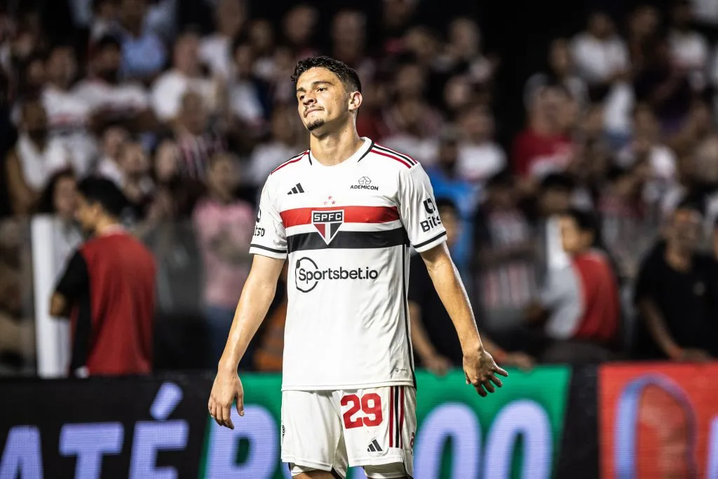Pablo Maia jogador do São Paulo durante partida contra o Bragantino no estádio Vila Belmiro pelo campeonato Brasileiro A 2023. Foto: Abner Dourado/AGIF