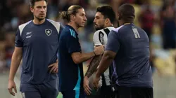 Filipe Luís, técnico do Flamengo, durante briga com jogador do Botafogo -Ruano Carneiro/Getty Images
