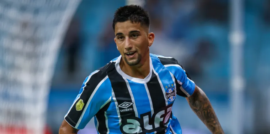 Olivera com a camisa do Grêmio