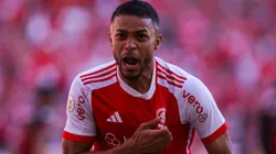 Wanderson jogador do Internacional comemora seu gol durante partida contra o Bragantino no estádio Beira-Rio pelo campeonato Brasileiro A 2024.