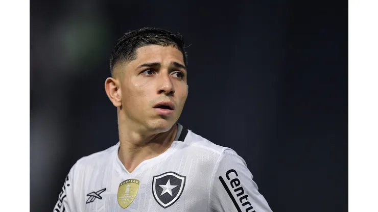 RJ - RIO DE JANEIRO - 23/02/2025 - CARIOCA 2025, VASCO X BOTAFOGO - Savarino jogador do Botafogo durante partida contra o Vasco no estadio Sao Januario pelo campeonato Carioca 2025. Foto: Thiago Ribeiro/AGIF