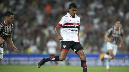 Luiz Gustavo jogador do São Paulo durante partida contra o Fluminense no estádio Maracanã pelo campeonato Brasileiro A 2024. Foto: Jorge Rodrigues/AGIF