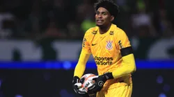 Hugo Souza, goleiro do Corinthians durante partida contra o Palmeiras no estadio Arena Allianz Parque pelo campeonato Paulista 2025. Foto: Ettore Chiereguini/AGIF