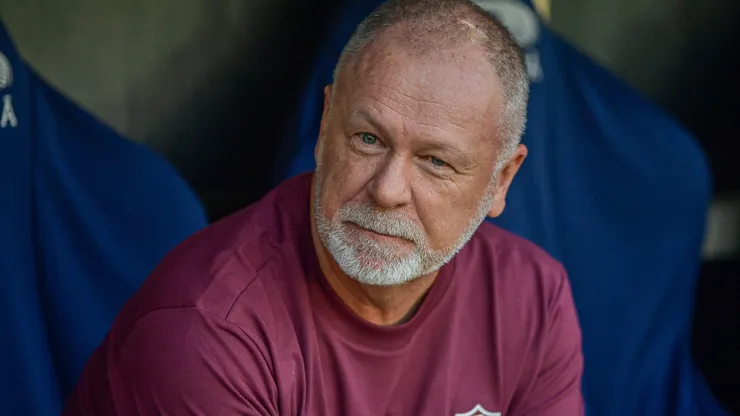 Mano Menezes acompanha jogo da equipe do Fluminense - Foto: Thiago Ribeiro/AGIF
