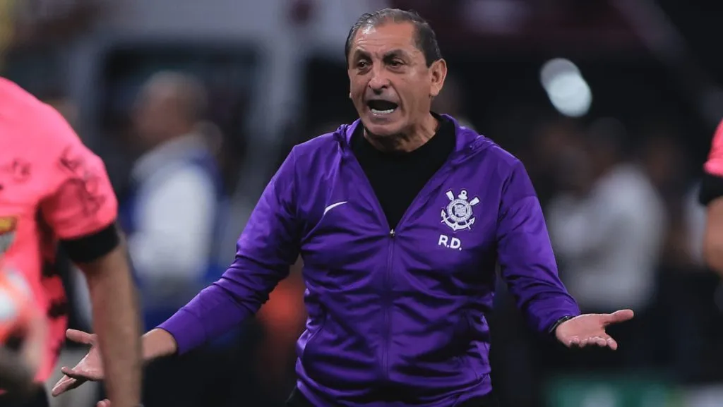 Ramón Díaz vem sendo criticado no Corinthians - Foto: Ettore Chiereguini/AGIF.
