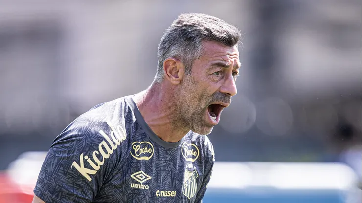 Pedro Caixinha no comando do Peixe - Foto: Raul Baretta/ Santos FC
