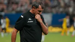 Carille técnico do Vasco durante partida contra o Madureira no estádio Arena da Amazônia pelo campeonato Carioca 2025.
