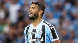 Pepê de saída do Grêmio rumo ao Vitória