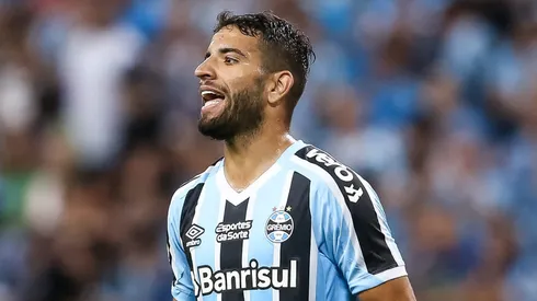 Pepê de saída do Grêmio rumo ao Vitória